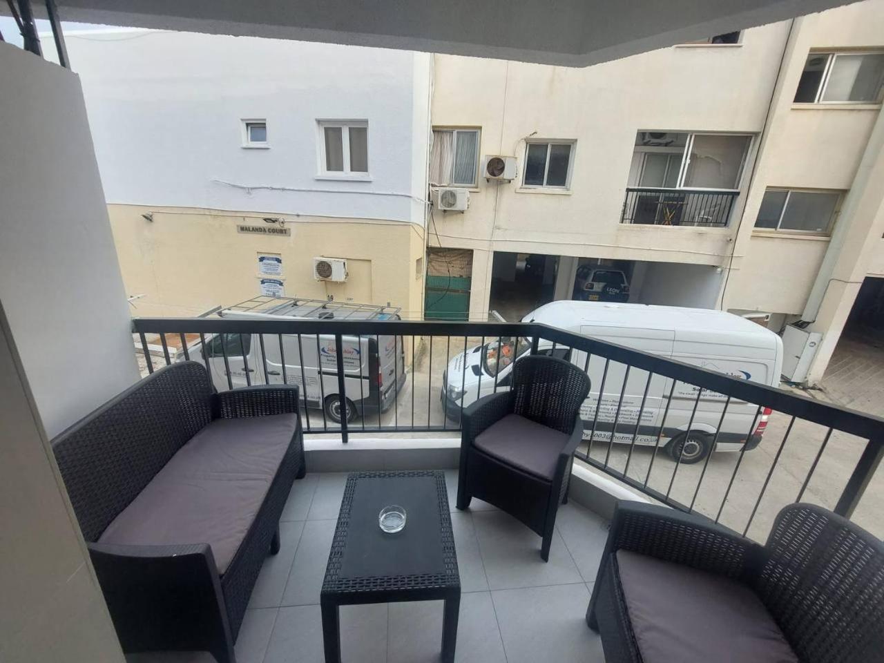 Apartment Amazing Two Bedroom *